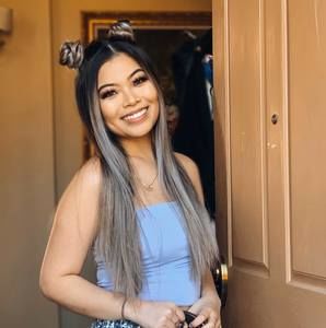 Meet your Posher, Yanna